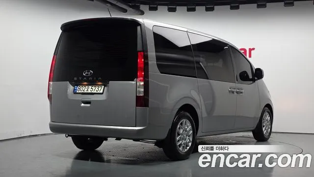 Hyundai Staria 2022 thumb 2