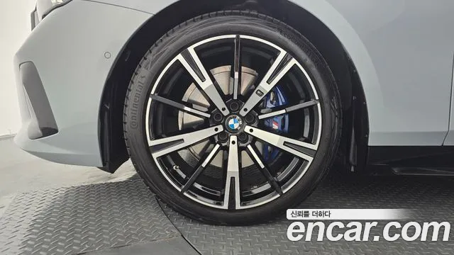 BMW 5-Series 2024 thumb 5