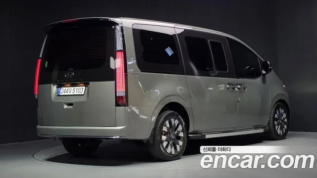 Hyundai Staria 2023 thumb 2