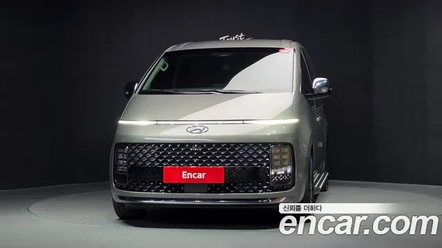 Hyundai Staria 2023 thumb 3