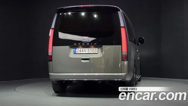 Hyundai Staria 2023 thumb 4