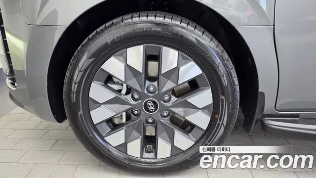 Hyundai Staria 2023 thumb 5