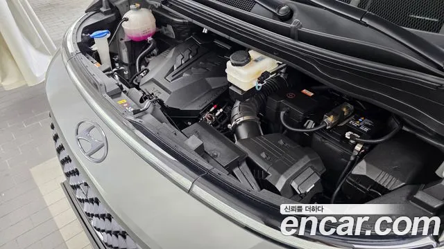 Hyundai Staria 2023 thumb 6