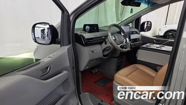 Hyundai Staria 2023 thumb 10