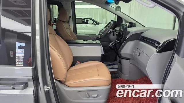 Hyundai Staria 2023 thumb 11