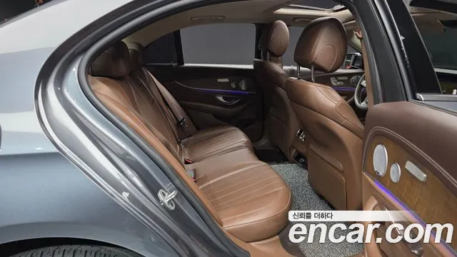 Mercedes-Benz E-Класс 2018 thumb 12