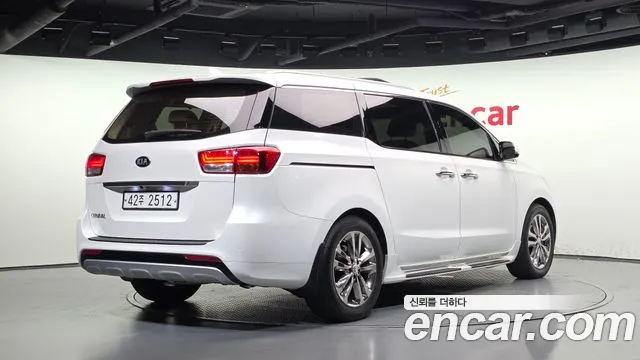 Kia Carnival 2015 thumb 2