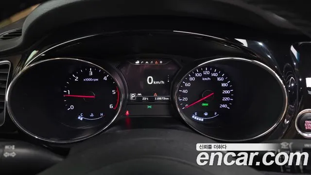 Kia Carnival 2015 thumb 8