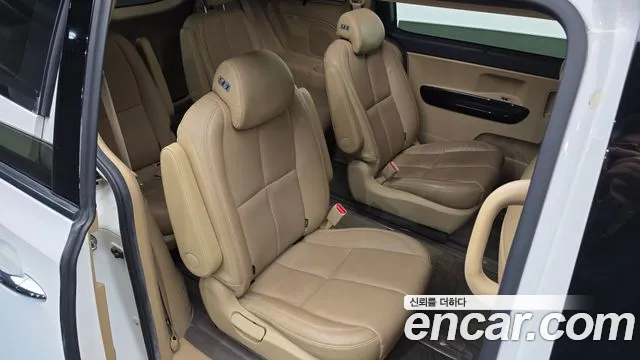 Kia Carnival 2015 thumb 12