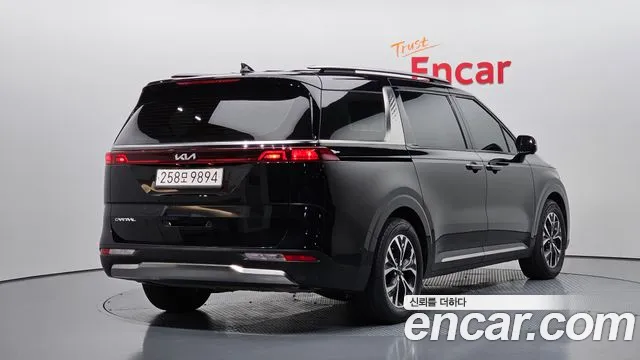 Kia Carnival 2023 thumb 2