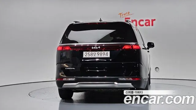 Kia Carnival 2023 thumb 4