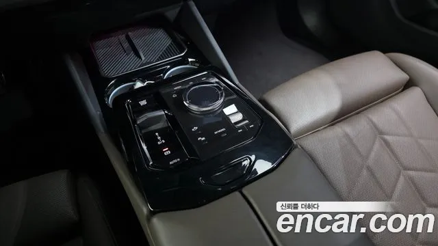 BMW 5-Series 2024 thumb 9