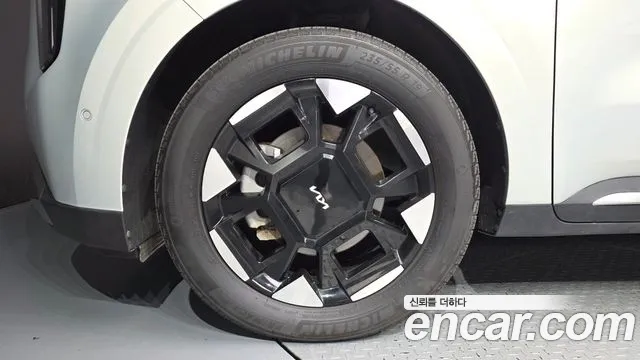 Kia Carnival 2024 thumb 5