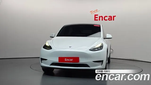 Tesla Model Y 2023 thumb 2