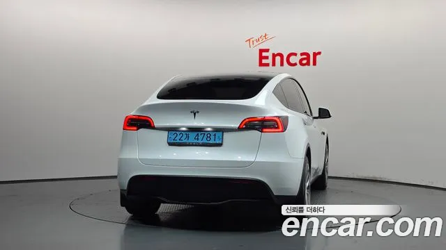 Tesla Model Y 2023 thumb 3
