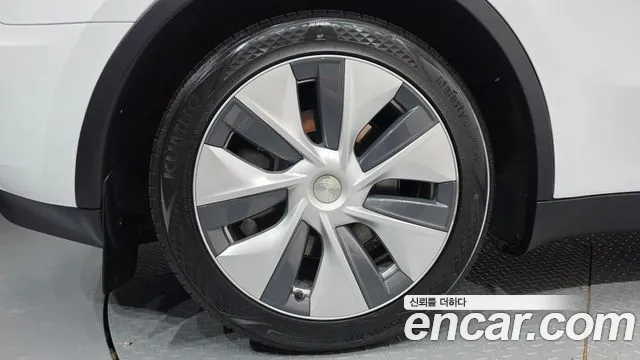 Tesla Model Y 2023 thumb 4