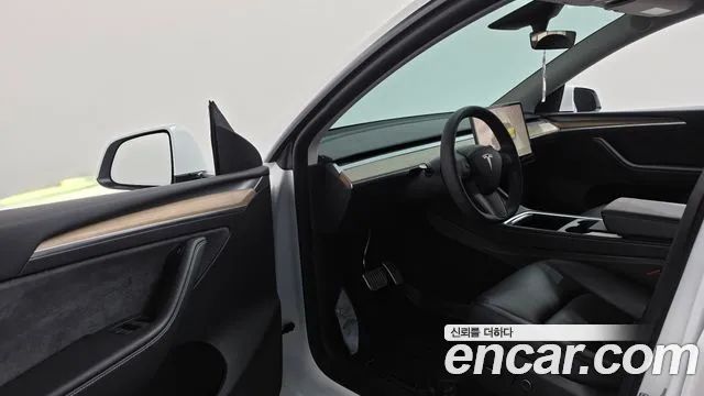Tesla Model Y 2023 thumb 9