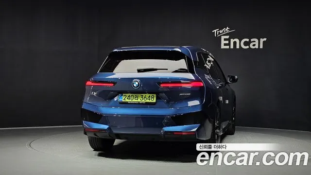 BMW iX 2023 thumb 4