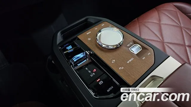BMW iX 2023 thumb 9