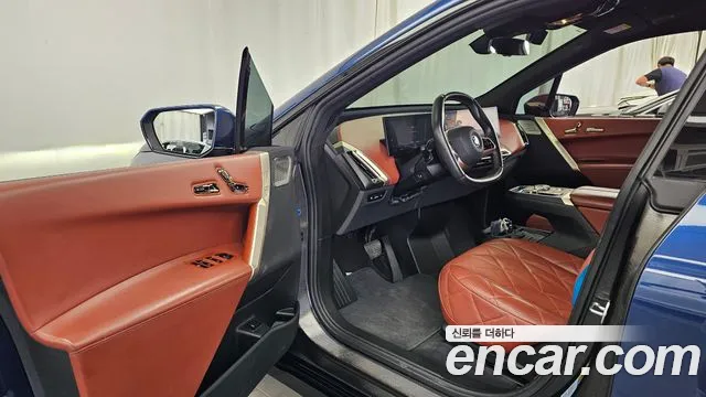 BMW iX 2023 thumb 10
