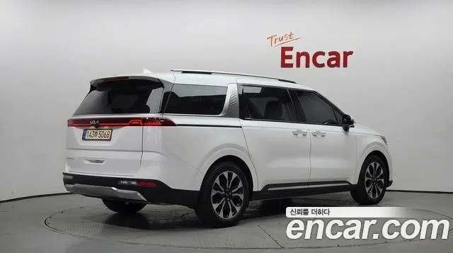 Kia Carnival 2023 thumb 2