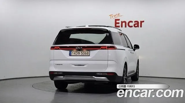 Kia Carnival 2023 thumb 4
