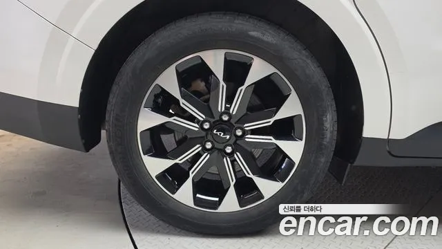 Kia Carnival 2023 thumb 5