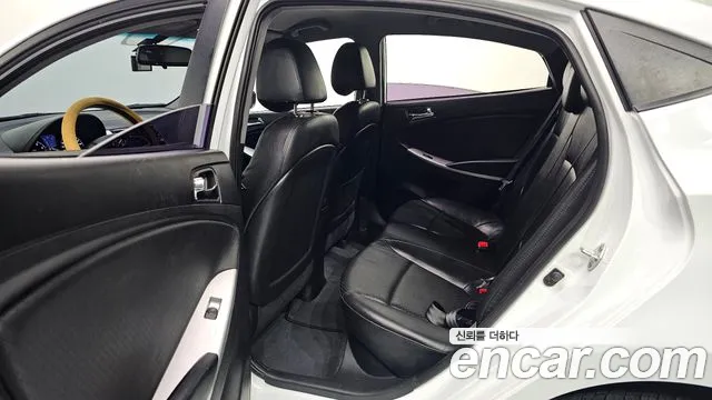 Hyundai Accent 2013 thumb 11
