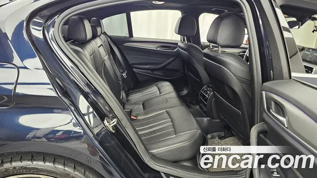 BMW 5-Series 2017 thumb 12