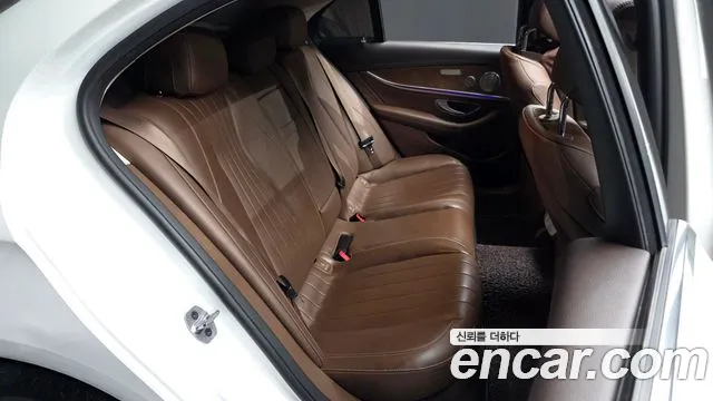 Mercedes-Benz E-Класс 2019 thumb 11
