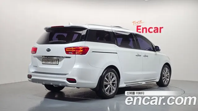 Kia Carnival 2019 thumb 2