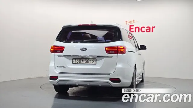 Kia Carnival 2019 thumb 4