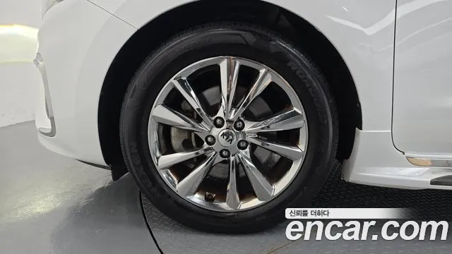 Kia Carnival 2019 thumb 5