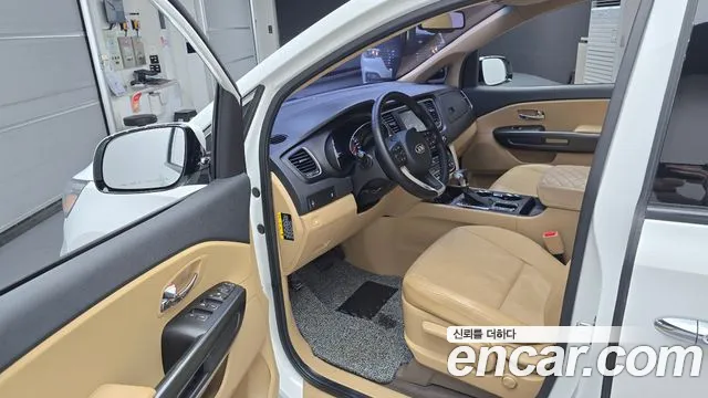 Kia Carnival 2019 thumb 10