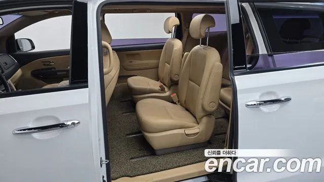 Kia Carnival 2019 thumb 11