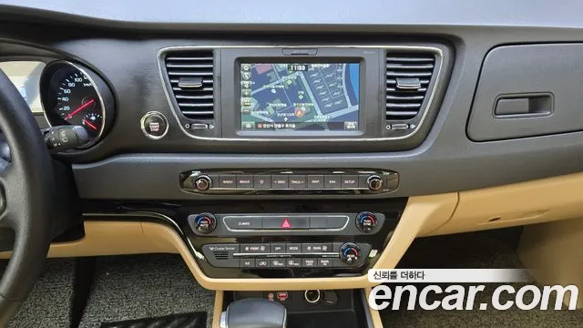 Kia Carnival 2019 thumb 12