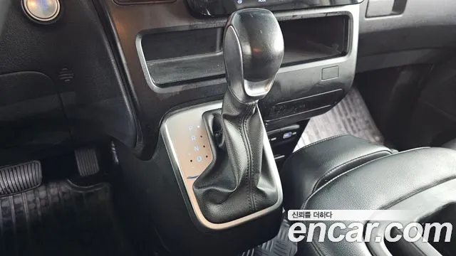 Hyundai Staria 2022 thumb 9