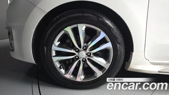 Kia Carnival 2016 thumb 5