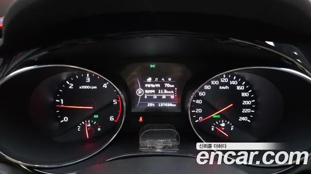 Kia Carnival 2016 thumb 8