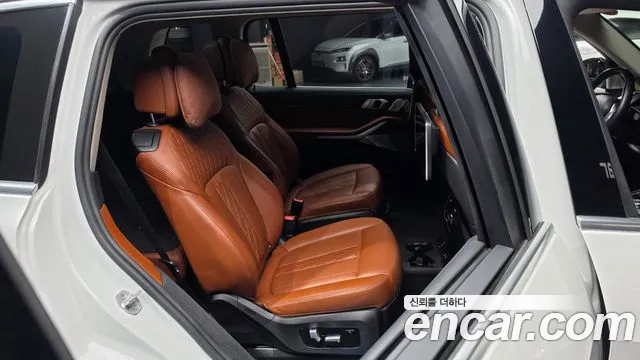 BMW X7 2021 thumb 11