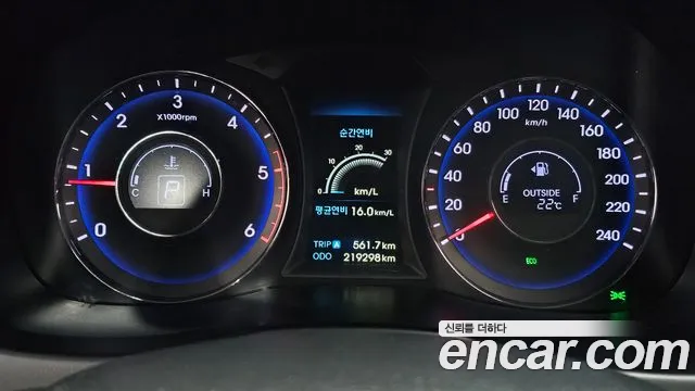 Hyundai i40 2012 thumb 8