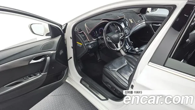 Hyundai i40 2012 thumb 11