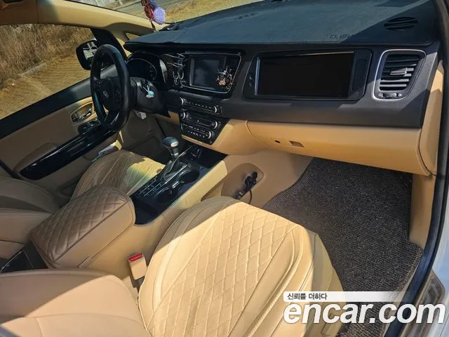 Kia Carnival 2019 thumb 5