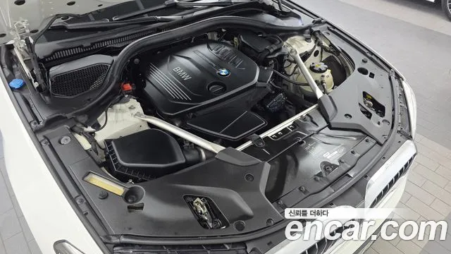 BMW 5-Series 2018 thumb 6