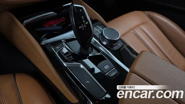 BMW 5-Series 2018 thumb 9