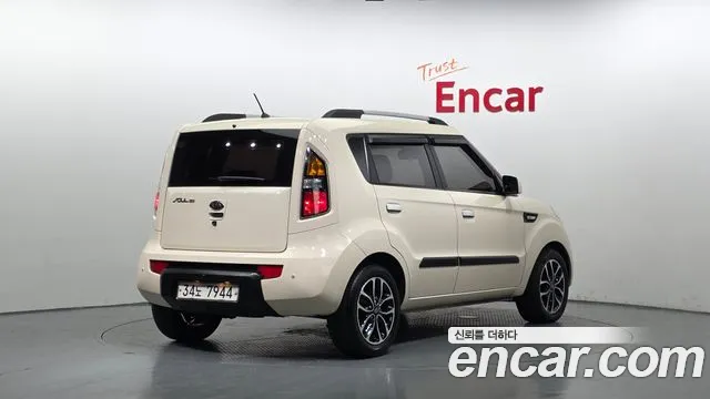 Kia Soul 2010 thumb 2