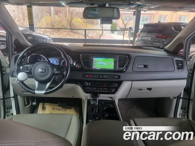 Kia Carnival 2016 thumb 6