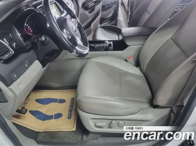Kia Carnival 2016 thumb 7