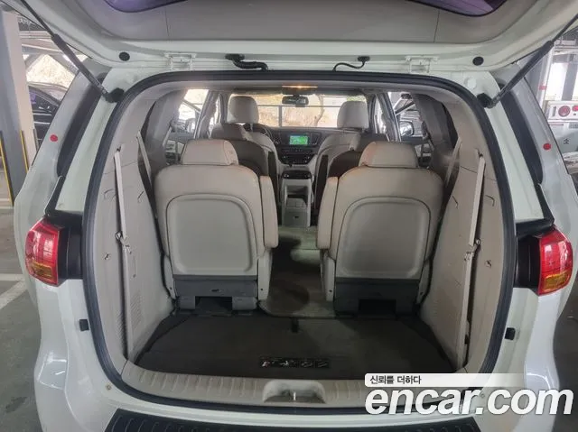 Kia Carnival 2016 thumb 10