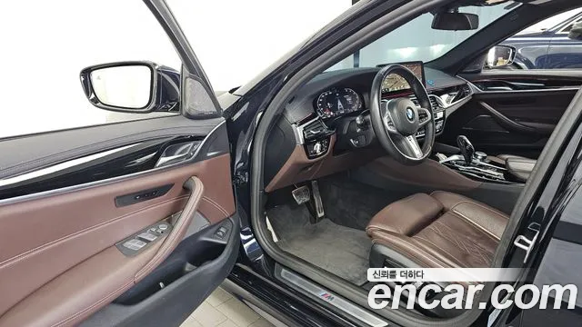 BMW 5-Series 2022 thumb 10